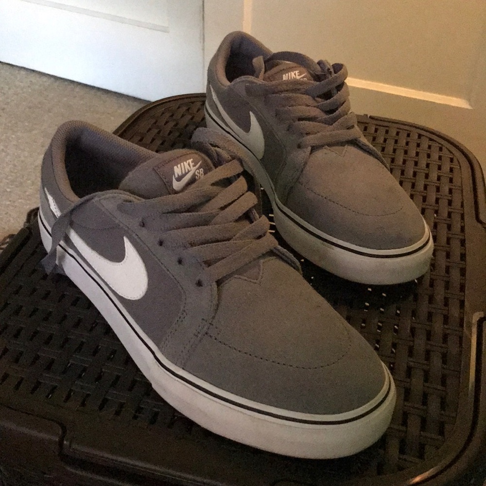 Size 8.5 Nike